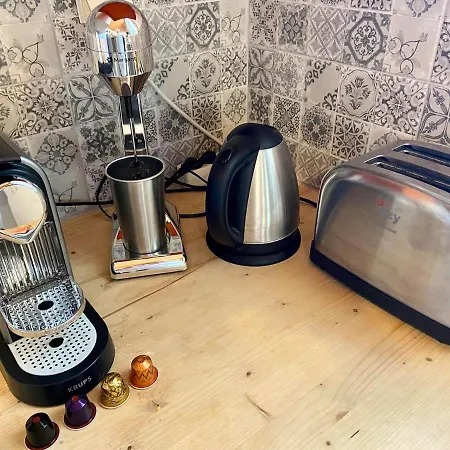 Kanela, Charming In Feriehus