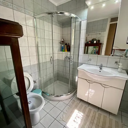 Kanela, Charming In Amaliada