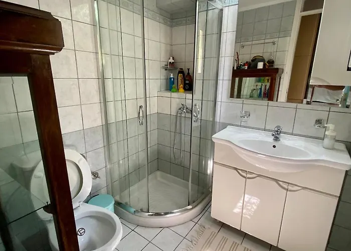 Kanela, Charming In Amaliada